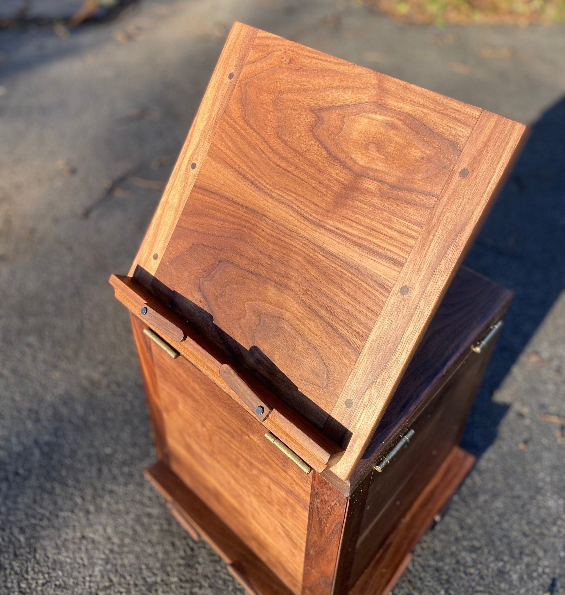 Jefferson Bookstand – Elegant Wood Design by Newman Specials