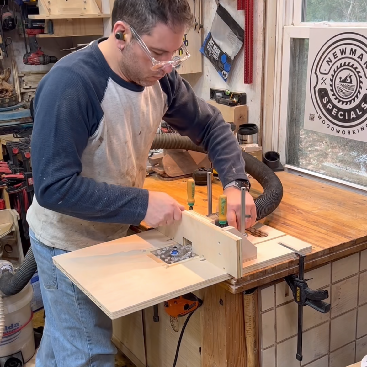 Portable router table with fence and universal baseplate