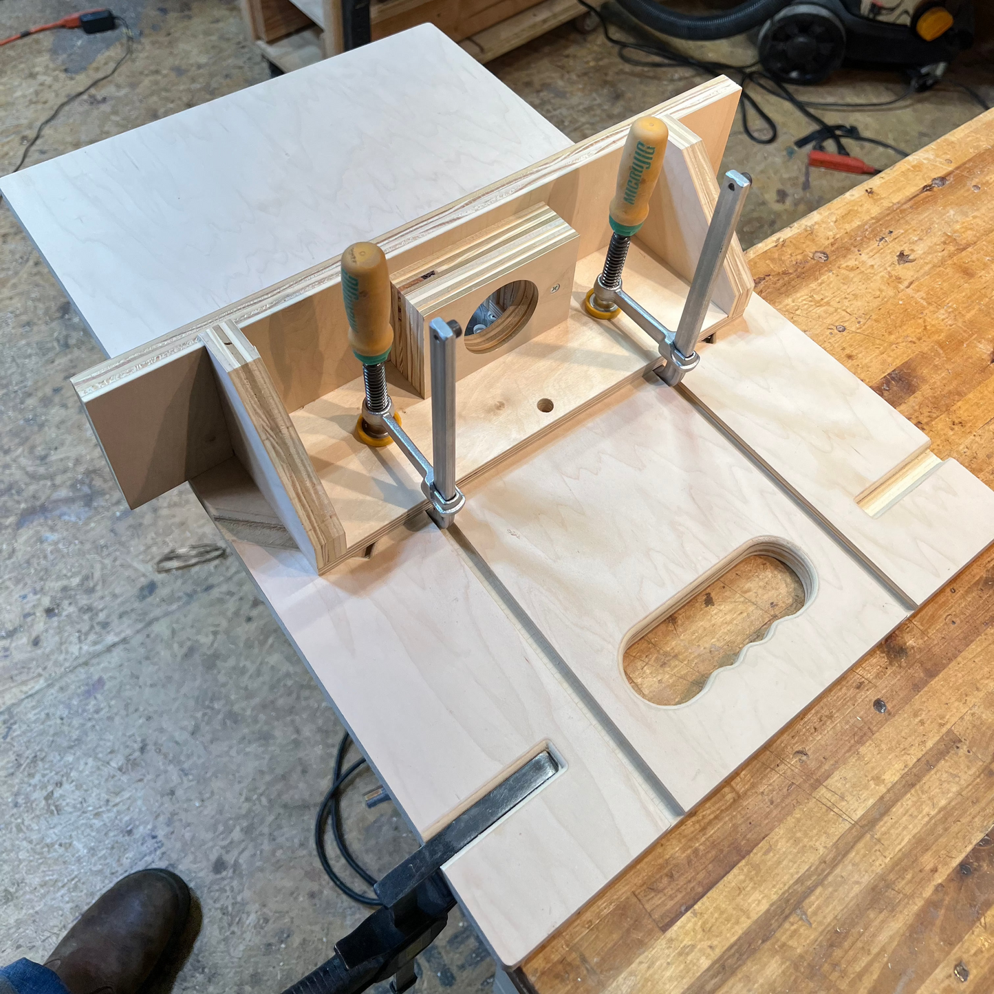 dust collection port for plywood router table